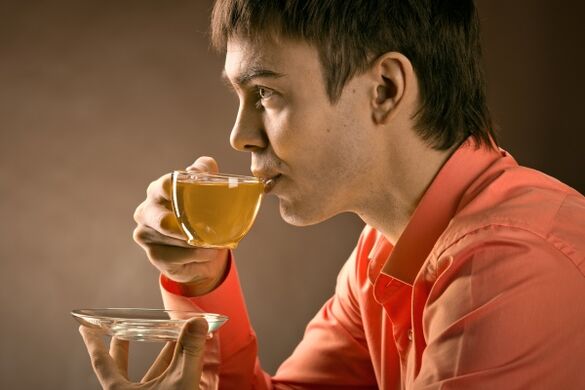 Men drink herbal tea to treat prostatitis